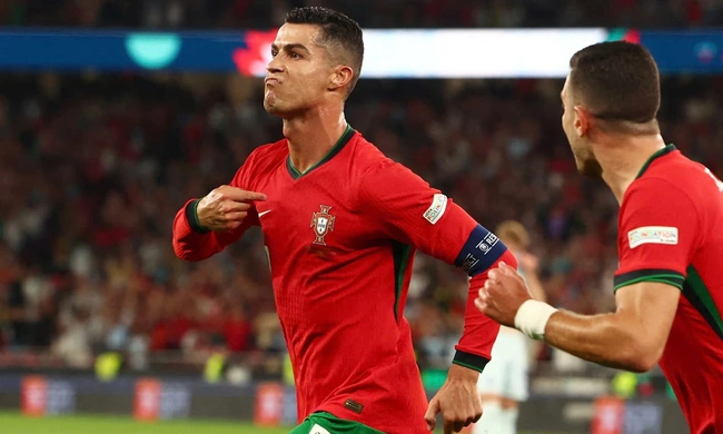 Ronaldo vào sân từ ghế dự bị, ghi bàn thắng thứ 901 giúp Bồ Đào Nha lội ngược dòng trước Scotland - Ảnh 1.